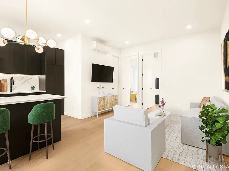 250 N 6th St #17 — Photo 1