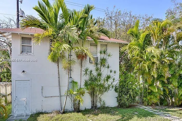 2000 S Miami Ave — Photo 23