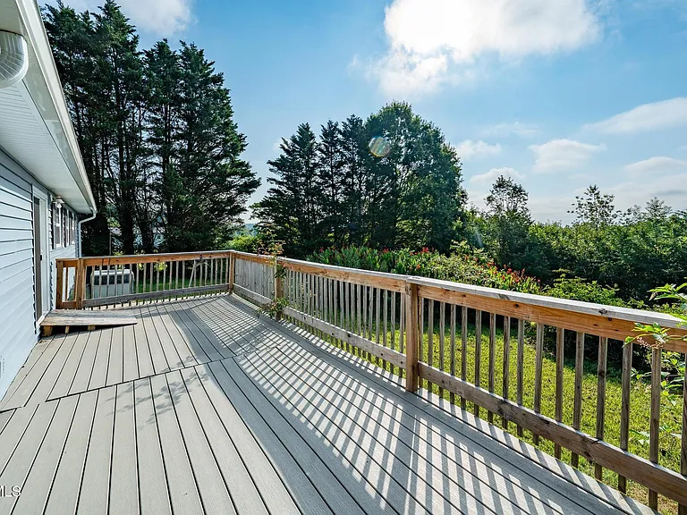 371 Oak Hill Cir — Photo 32