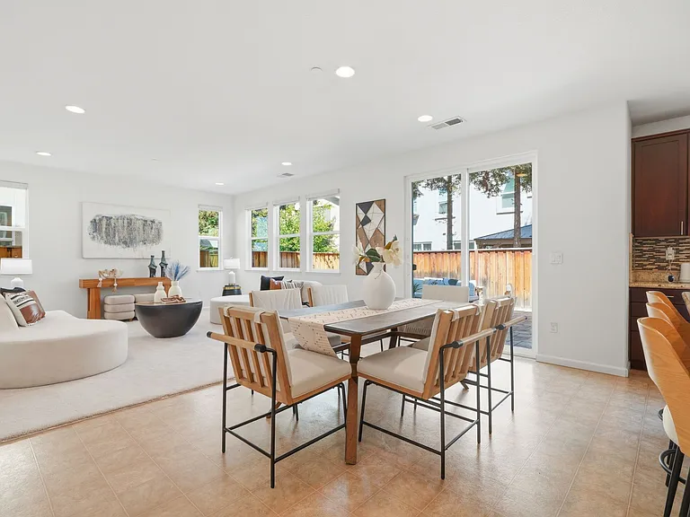 1439 Shore Dr — Photo 8