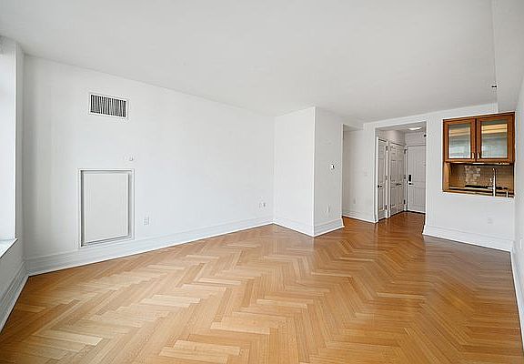 2nd image of 205 E 85th St APT 6B
