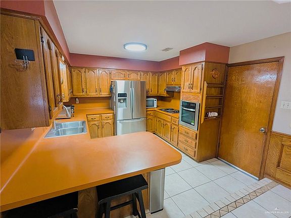 5th image of 2812 Carnation Ave