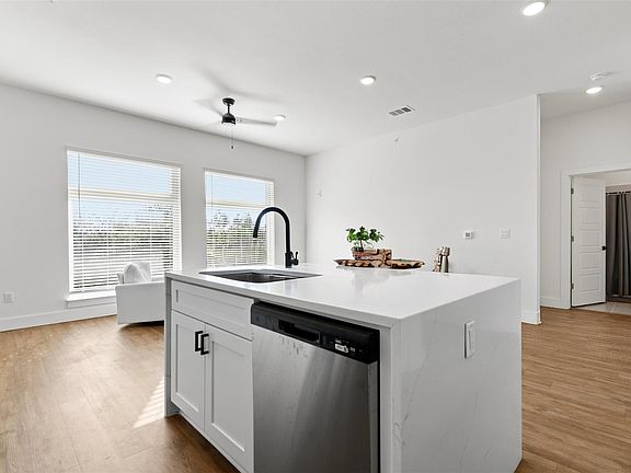 3rd image of 1811 Webberville Rd #1305