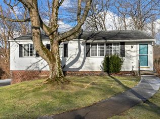 16 Lou Anne Ln, Delmont, PA