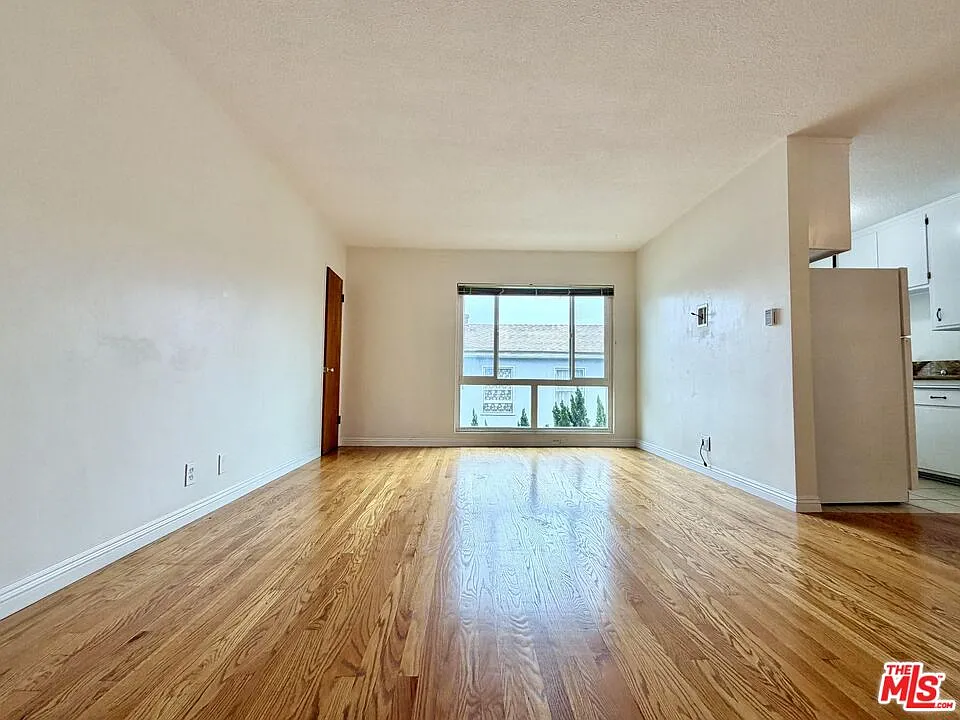 Building Photo - 1346 S Cochran Ave #7
