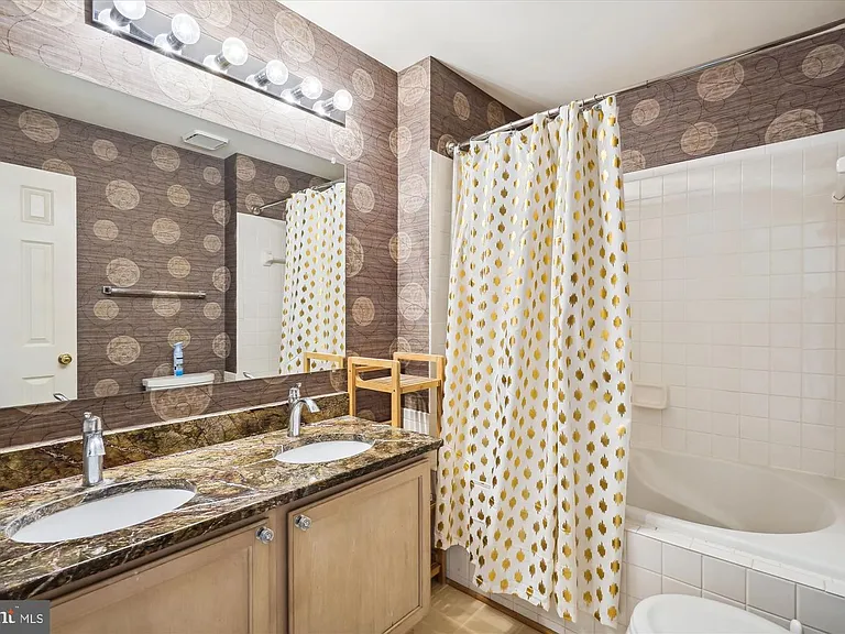 2409 Simpkins Farm Dr — Photo 27