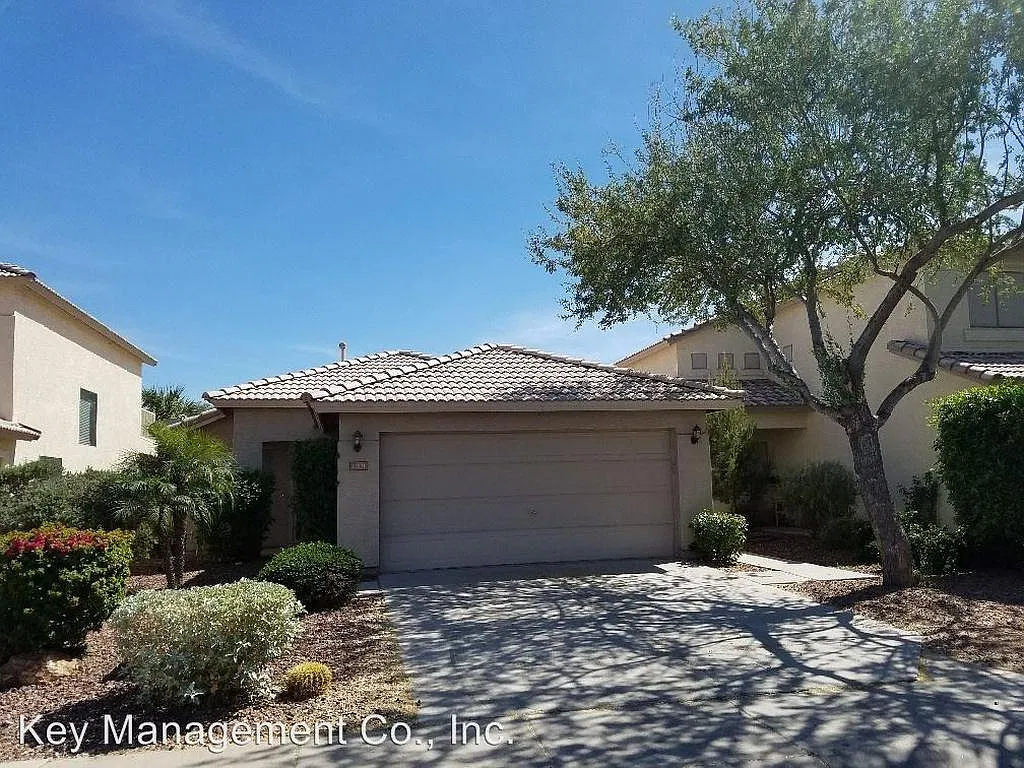 3 bed, 1364 sqft, $1,850 — Photo 2