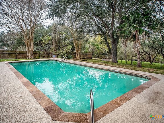 4th image of 403 Willowbend Dr