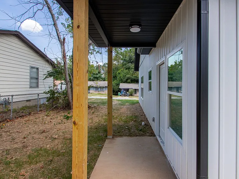 4800 Greenfield Dr — Photo 24