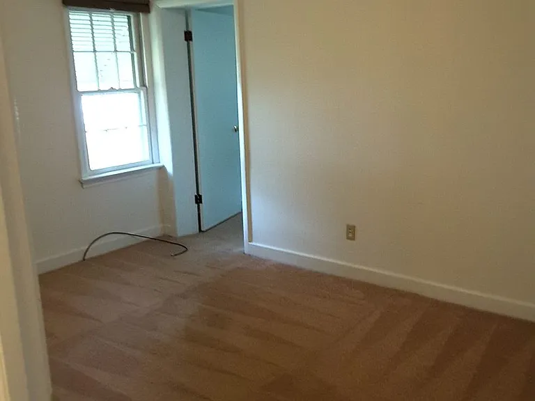 211 Hubbard Ln — Photo 5