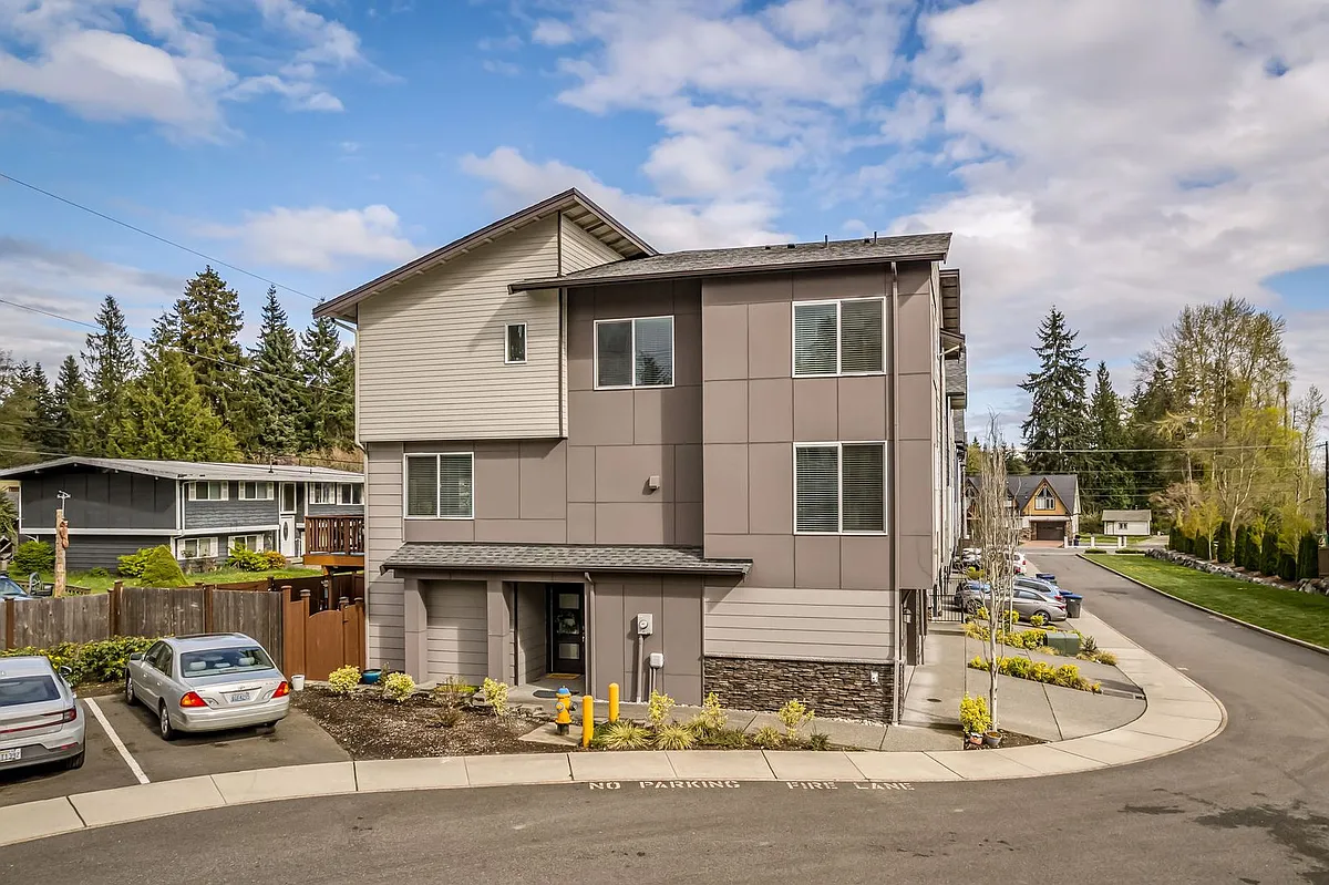Building Photo - 15624 Meadow Rd #E1