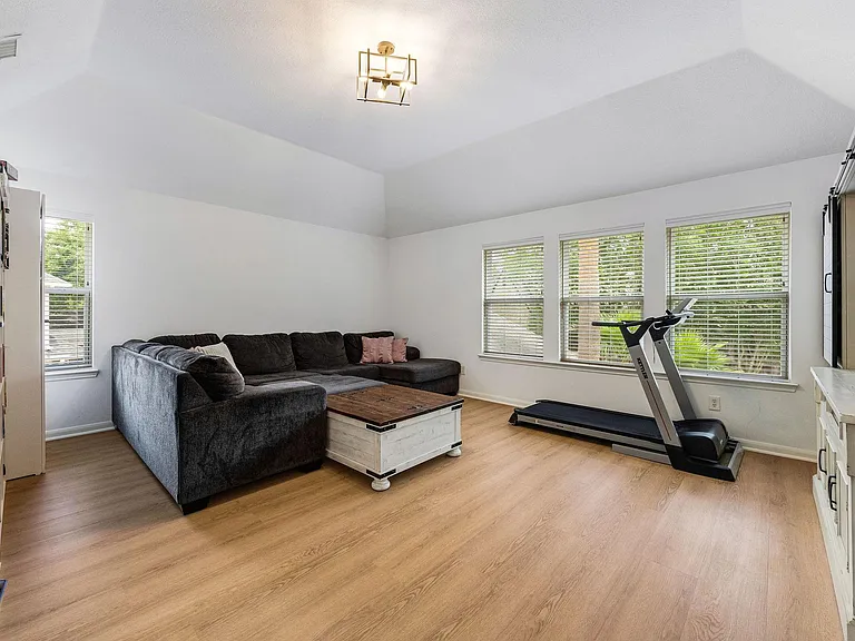 3219 Castlewind Dr — Photo 24