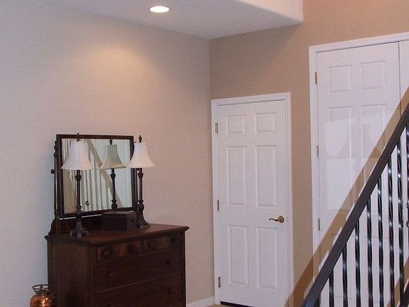 4th image of 420 Riverview Dr