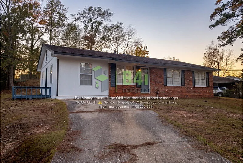3037 Foresthill Dr