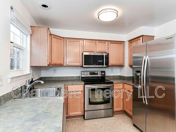 2nd image of 60 Benton Ct