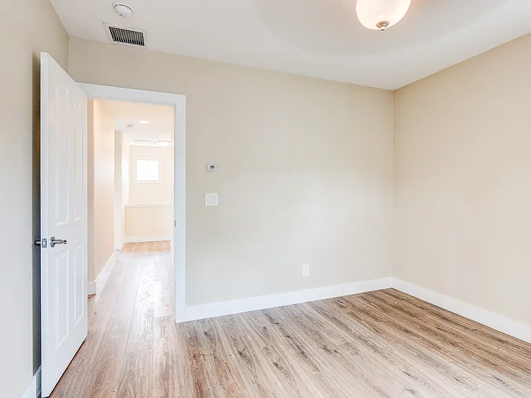 3180 N Fulton St — Photo 15