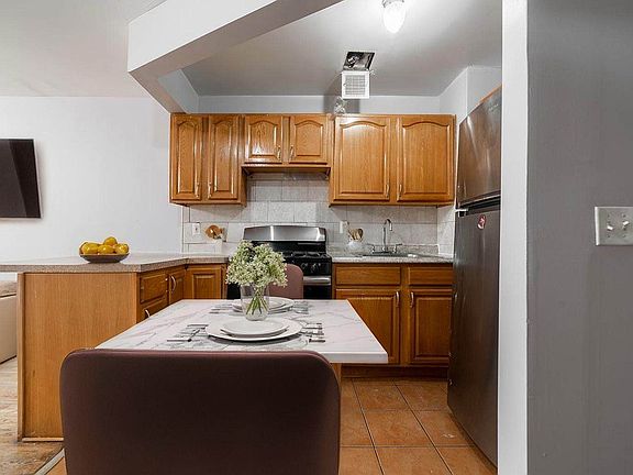 3rd image of 1775 Eastern Pkwy #B