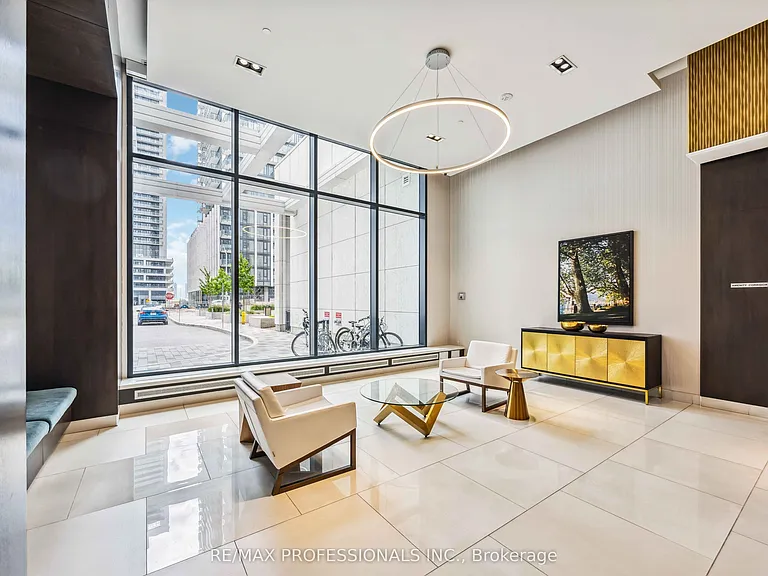 9000 Jane St #522 — Photo 3