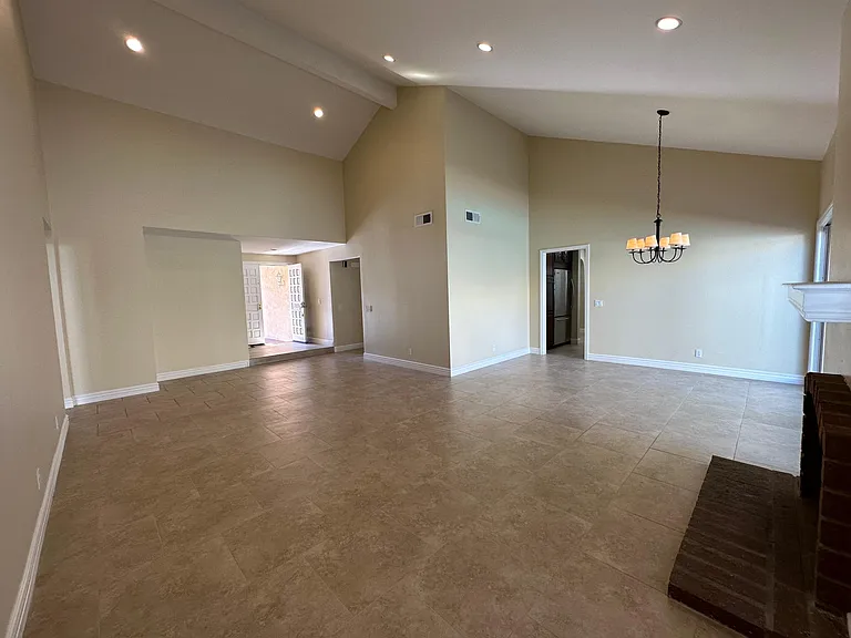 2933 Shamrock Ave — Photo 4