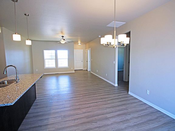 4th image of 438 Southwood Ave W