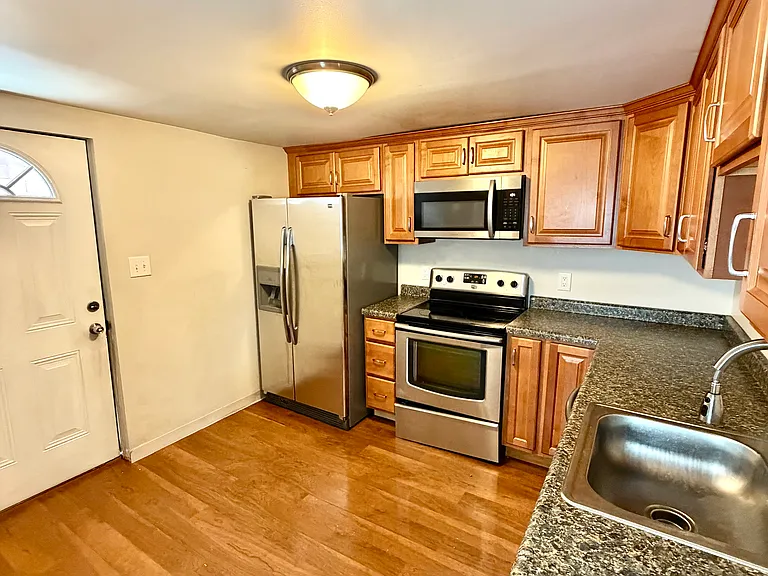 1202 Sarah St #1 — Photo 10