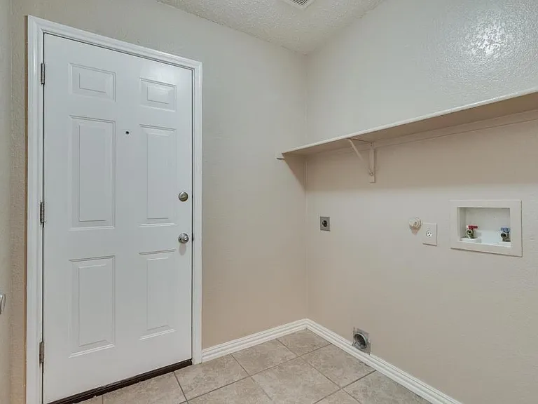 5536 Camarillo Dr — Photo 17