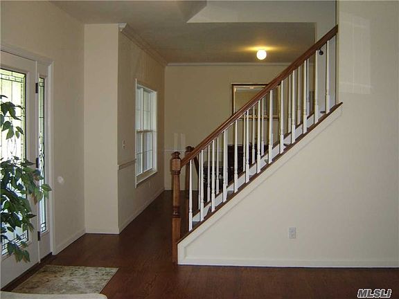 4th image of 7 Williamsburg Way