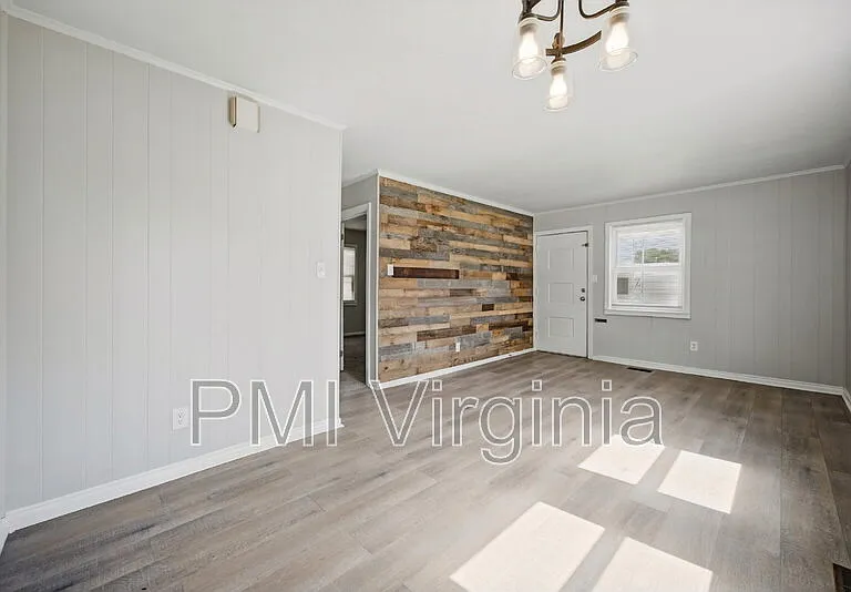 3310 Glasgow St — Photo 5