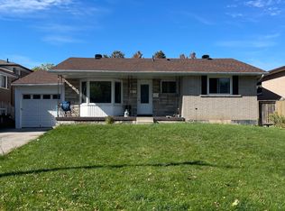 172 Darlington Dr, Hamilton, ON L9C 2M5