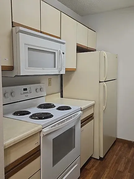 425 6th Ave #A — Photo 4