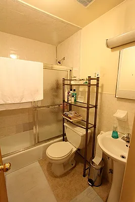 Rented by Robyn Lee, LREB | media 24