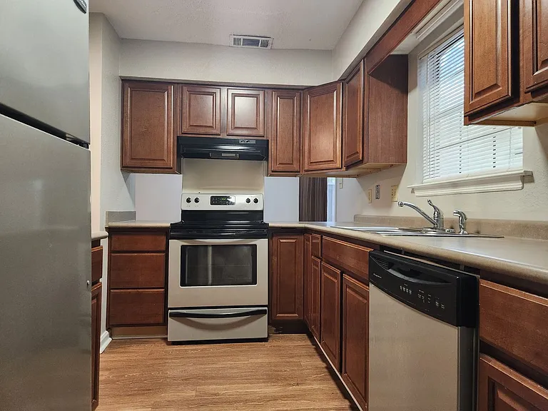 140 Windmill Ln — Photo 10