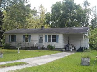 585 Ed Cowan Rd, Burgaw, NC 28425