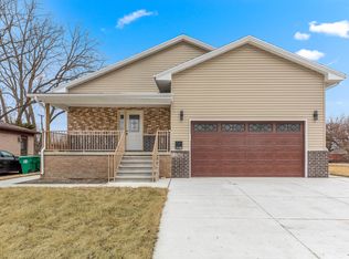 31460 James St, Garden City, MI 48135