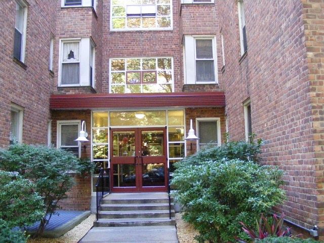 1st image of 2 Louisiana Ave APT 2A