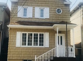 11 Hamilton St, Harrison, NJ 07029
