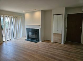 880 N Lakeside Dr APT 3A, Vernon Hills, IL