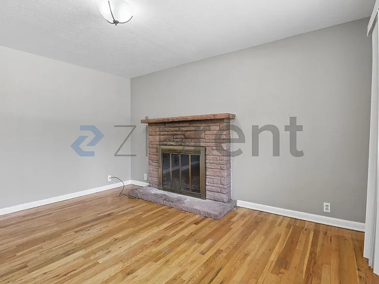 633 E Stuart St — Photo 10