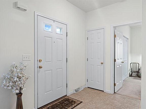 5th image of 112 Clearwater Dr