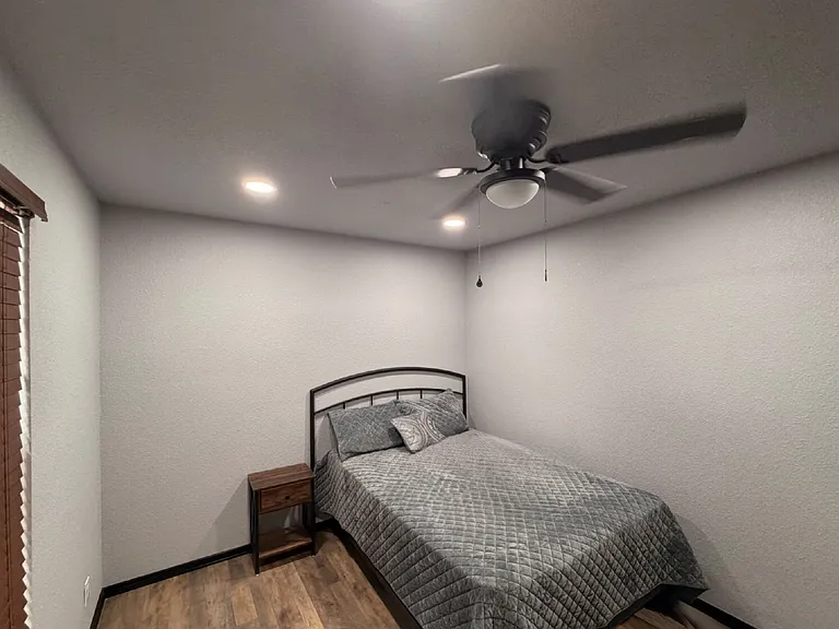 1214 College Ave — Photo 15