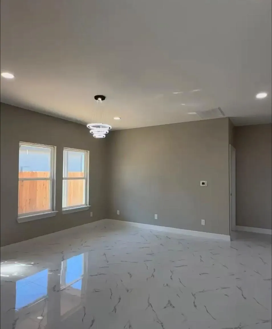 4 bed, 1920 sqft, $2,300 — Photo 2
