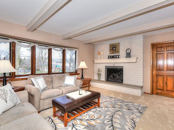 Family Room w/Gas Fireplace