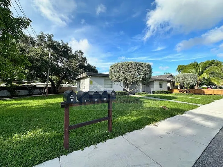 5819 Polk St — Photo 6