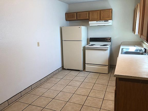 3rd image of 1520 S Avenue O APT 4
