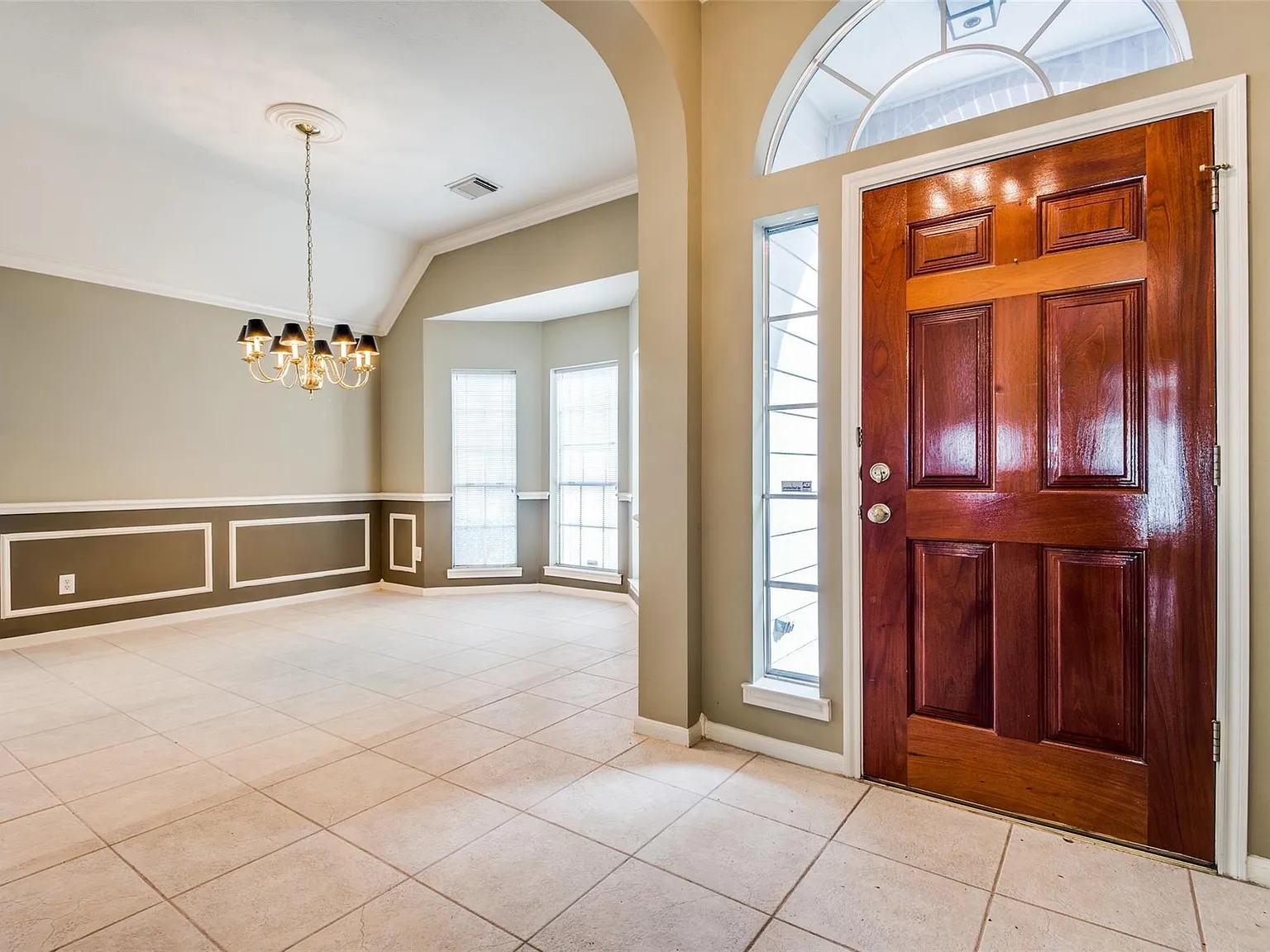 4 bed, 2.0 bath, 2239 sqft, $2,290 — Photo 4