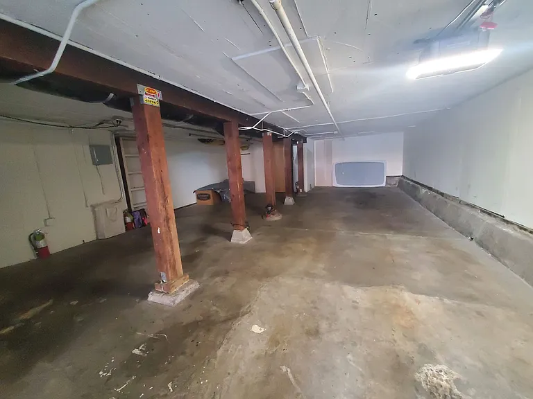 1126 Masonic Ave — Photo 23