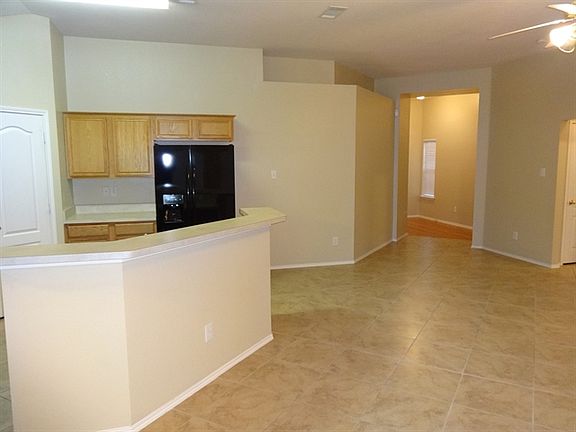 5th image of 806 Ash Ln