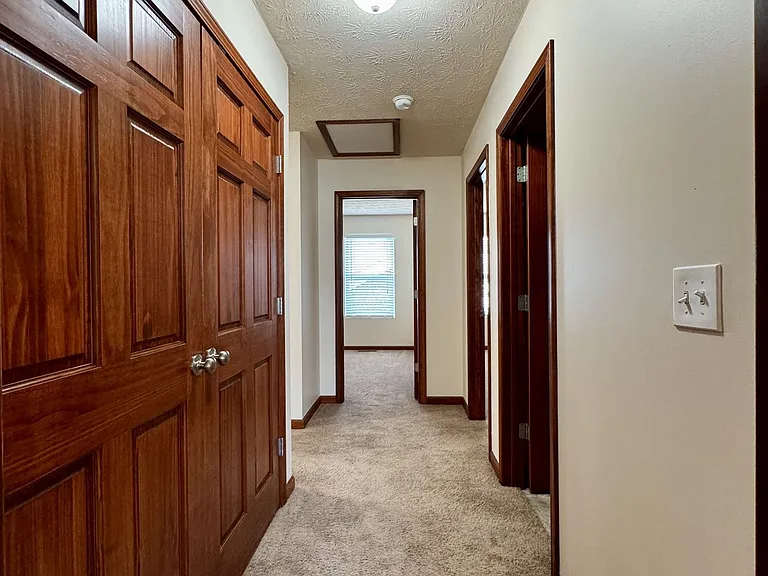 Eagle View Luxury Apartments — Photo 50