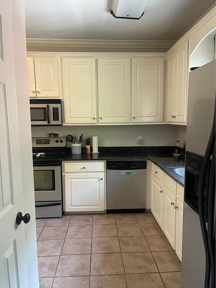 3 bed, 2.5 bath, 1500 sqft, $2,200 — Photo 4