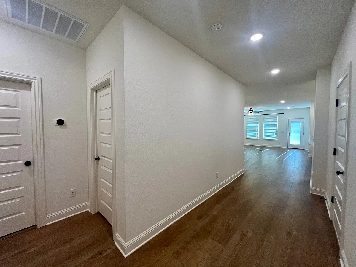 Building Photo - 3006 S 14th Pl